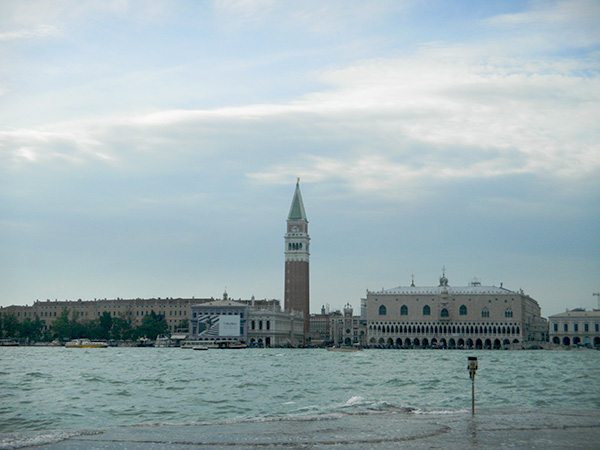 60. Bijenale u Veneciji – Stranci svuda, a i politika